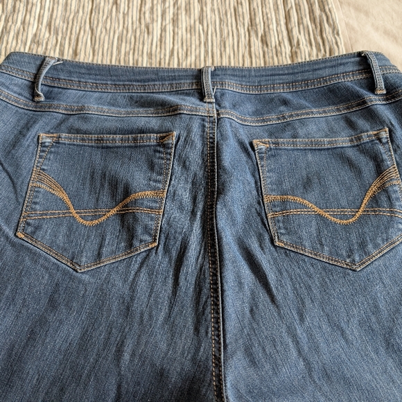 CJ Banks Denim - CJ Banks Classic Blue Denim Cropped Jeans,Boatched Crotch 16w